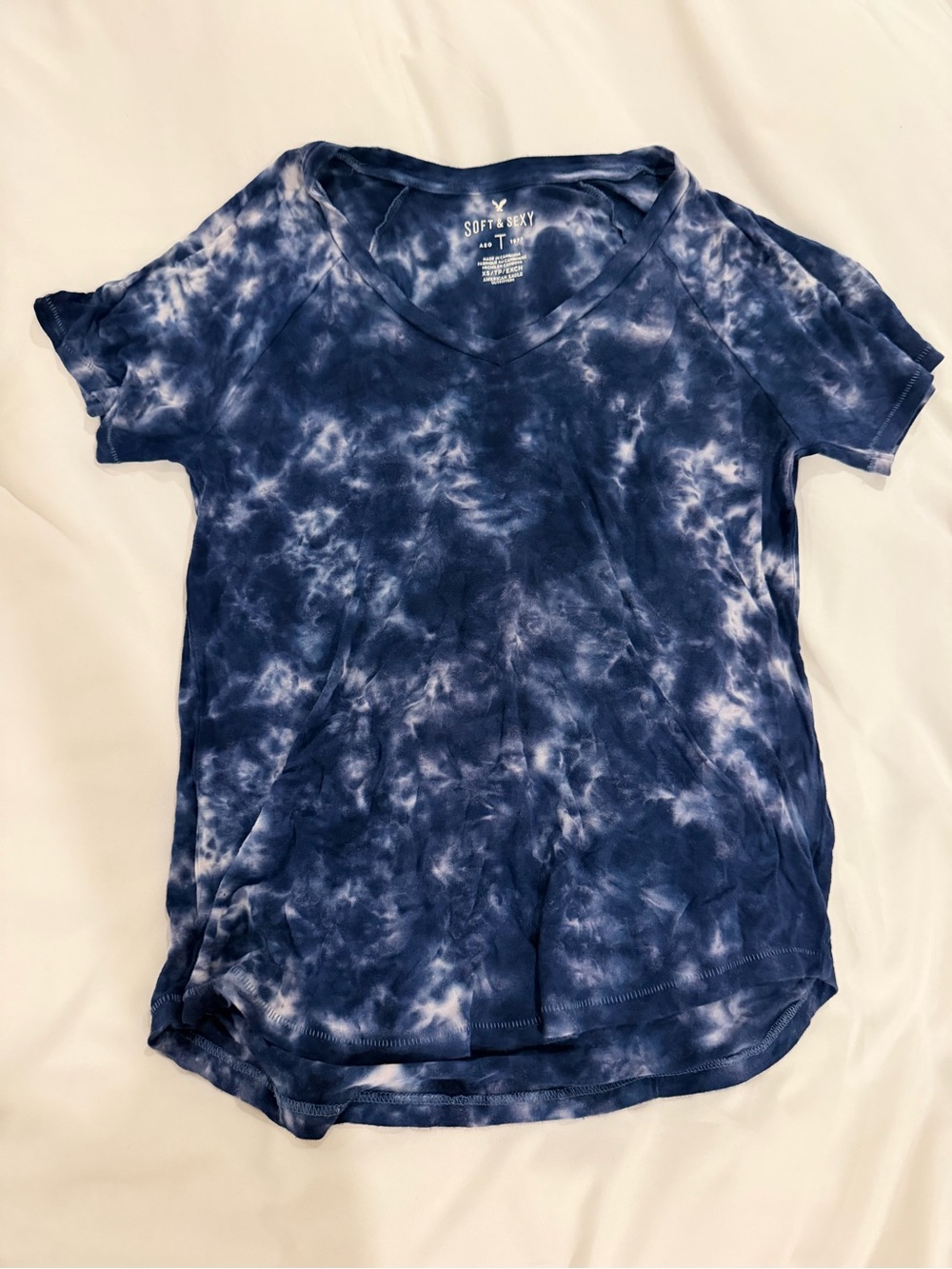 American Eagle Outfitters Navy and White Tie-Dye V-Neck Tee
